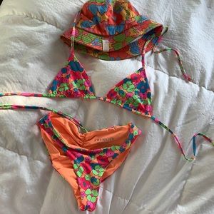 Frankies Groovy Set and hat